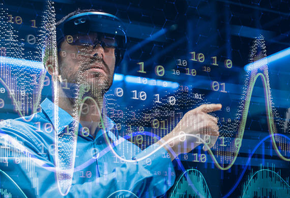 Mann mit Datenbrille und virtuellen Daten